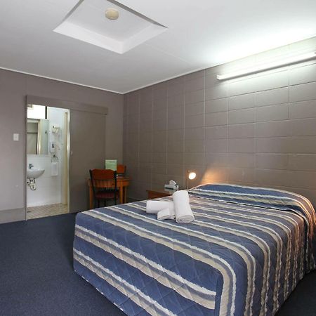 Tandara Hotel Motel Sarina Eksteriør bilde