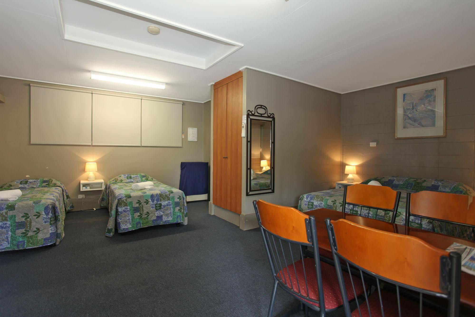 Tandara Hotel Motel Sarina Eksteriør bilde