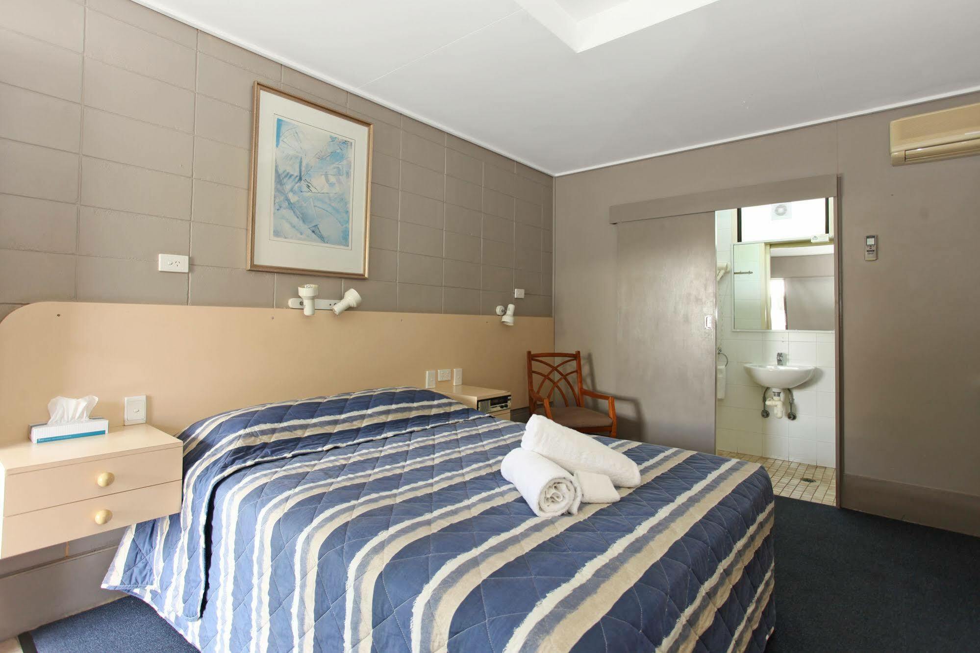 Tandara Hotel Motel Sarina Eksteriør bilde