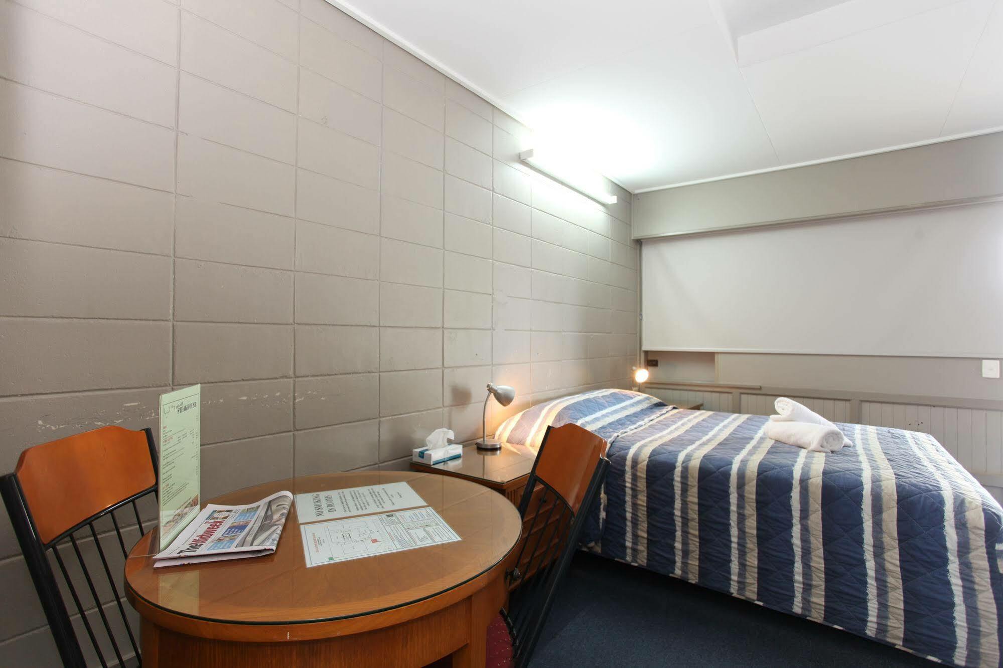 Tandara Hotel Motel Sarina Eksteriør bilde