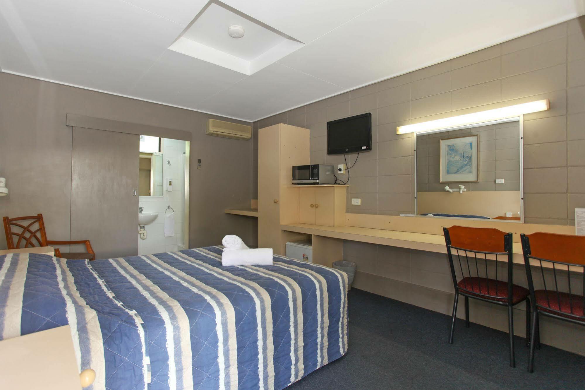 Tandara Hotel Motel Sarina Eksteriør bilde