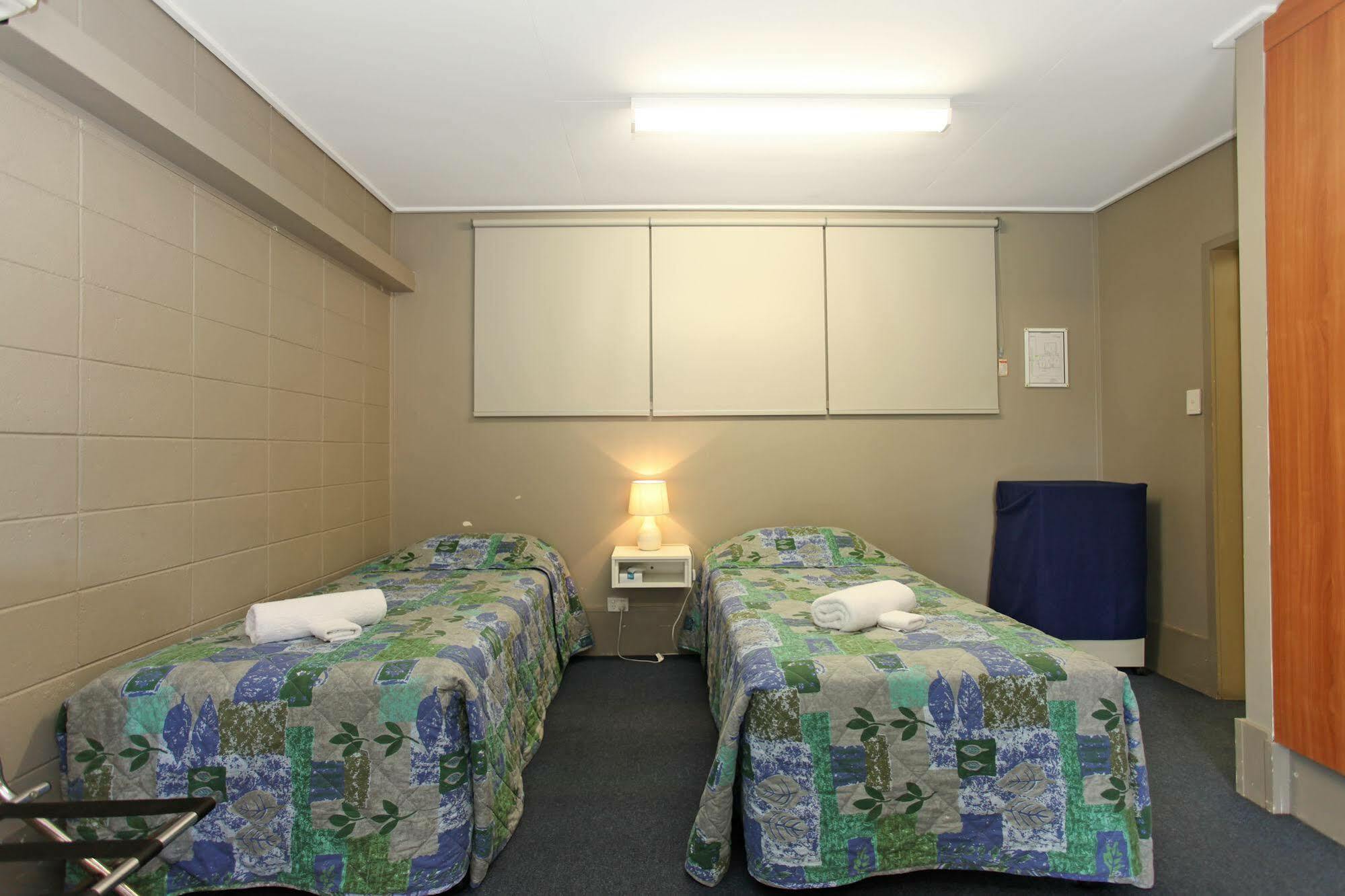 Tandara Hotel Motel Sarina Eksteriør bilde
