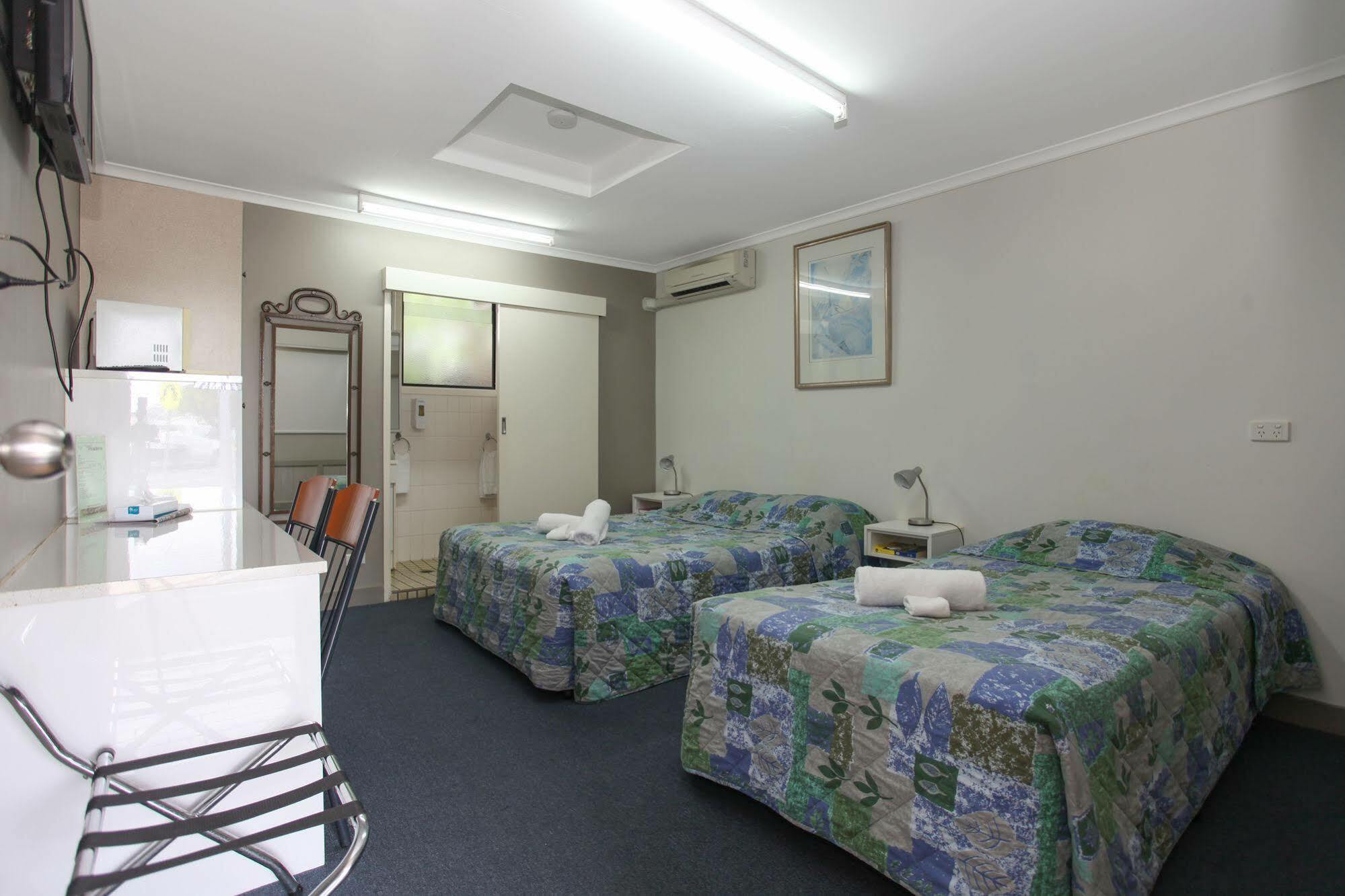 Tandara Hotel Motel Sarina Eksteriør bilde